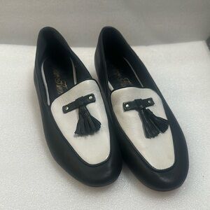 Claire flowers Black and White Tassel leather Loafers size 9